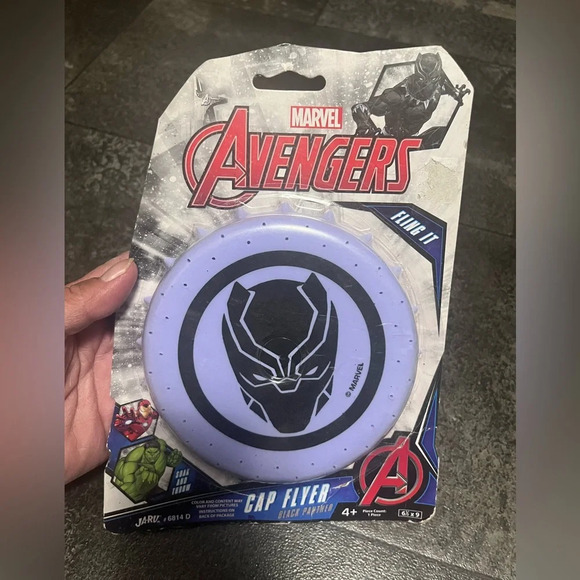 🎁* New! Marvel Avengers Cap Flyer Toy - Picture 1 of 1